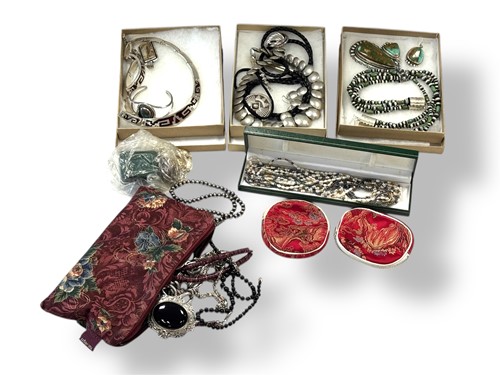 Lot 342 - A collection of decorative silver, pearl and...