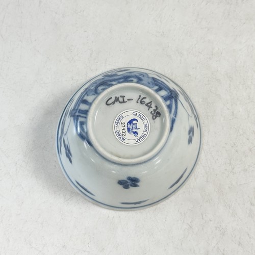 Lot 24 - Four Chinese export blue and white tea bowls and saucers from the Ca Mau cargo, 18th century