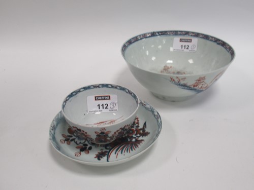 Lot 112 - A Lowestoft porcleain 'Redgrave' pattern slop...