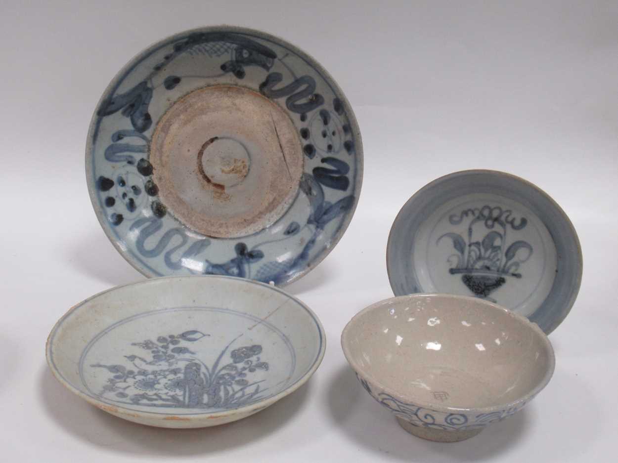 Lot 28 - A Chinese pottery blue and white Tek Sing...