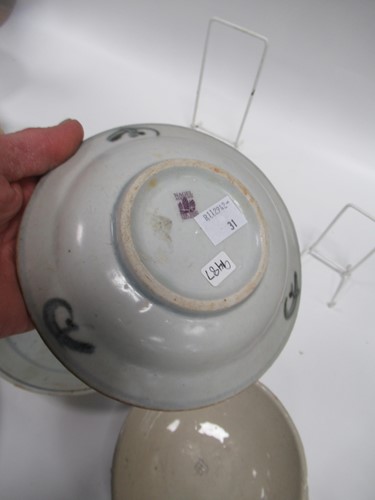 Lot 28 - A Chinese pottery blue and white Tek Sing...