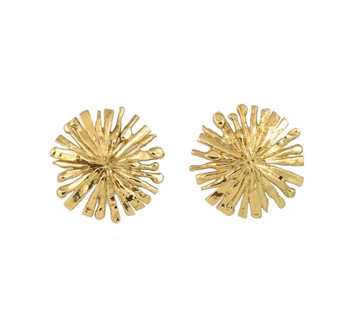 Lot 176 - A pair of 18ct gold sunburst ear studs