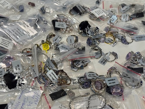Lot 336 - A collection of tanzanite, pearl and hardstone...