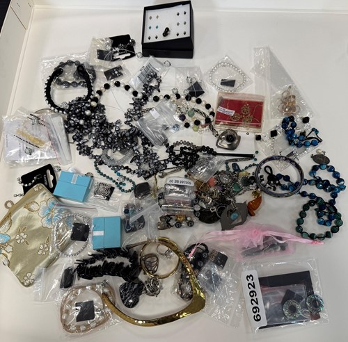 Lot 337 - A collection of silver and costume jewellery