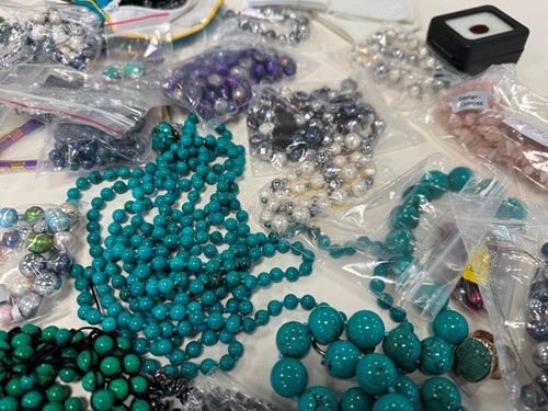 Lot 341 - A collection of turquoise, pearl and quartz...