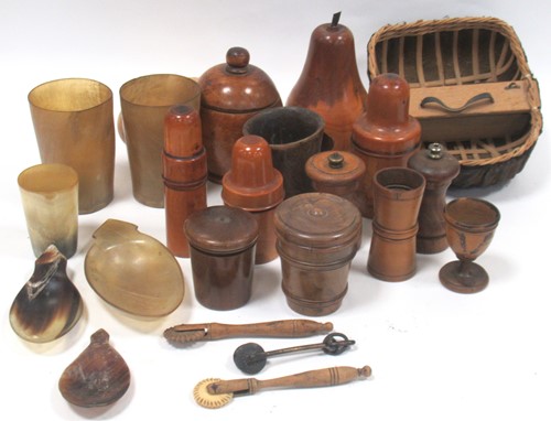 Lot 190 - Collection of treen to include, horn cups,...