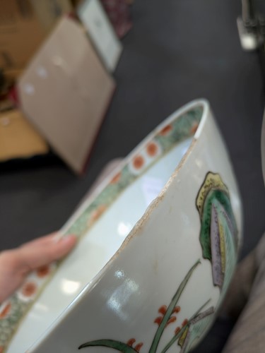 Lot 19 - A Chinese Famille Verte bowl 23cm diameter,...