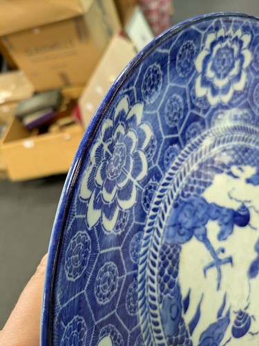 Lot 19 - A Chinese Famille Verte bowl 23cm diameter,...