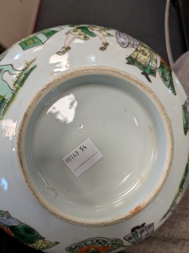 Lot 19 - A Chinese Famille Verte bowl 23cm diameter,...