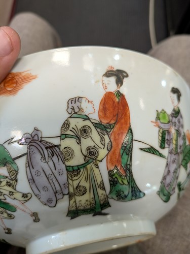 Lot 19 - A Chinese Famille Verte bowl 23cm diameter,...