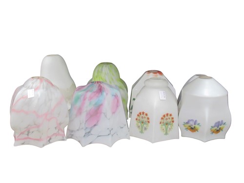 Lot 90 - A collection of Edwardian and later glass...