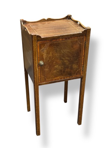 Lot 429 - A mahogany bedside pot cupboard, with a single...