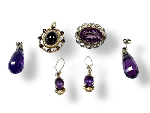 Lot 322 - A 9ct gold garnet and pearl pendant and a pair...