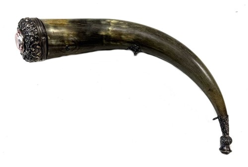 Lot 315 - A Highland dress powder horn