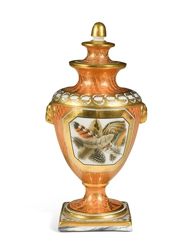 Lot 556 - A Chamberlain's Worcester two-handled porcelain vase and cover, circa 1815