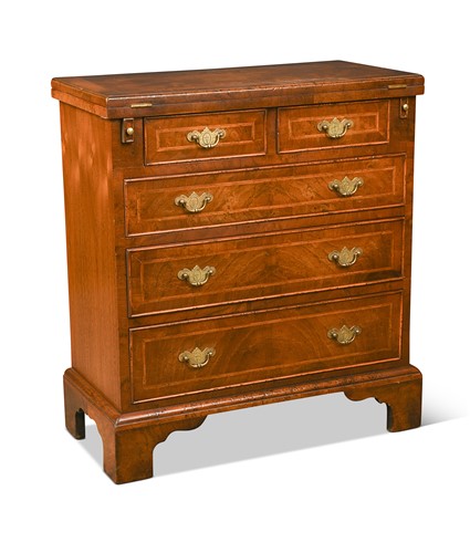 Lot 441 - A small George I style walnut bachelor chest of drawers, 20th century