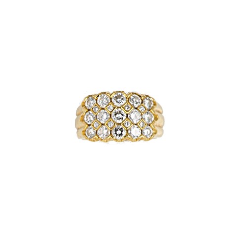 Lot 55 - A diamond set dress ring