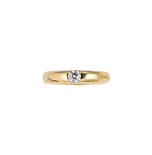 Lot 56 - A modern single stone diamond ring