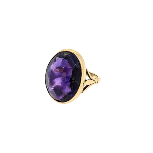 Lot 58 - A single stone amethyst ring
