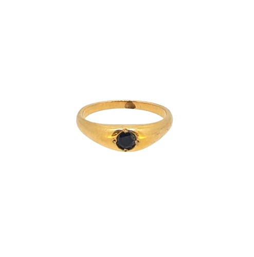 Lot 106 - A single stone sapphire ring