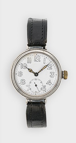 Lot 257 - Unsigned - An early 20th century silver trench watch