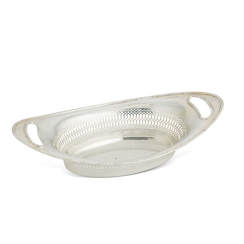 Lot 454 - A George V silver bread basket
