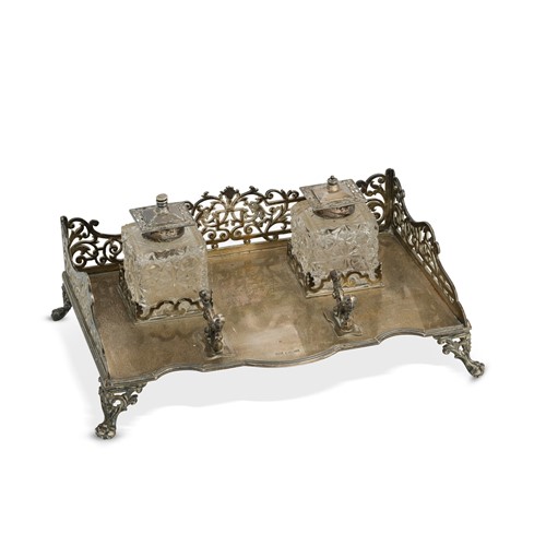 Lot 456 - An Edward VIII silver table inkstand