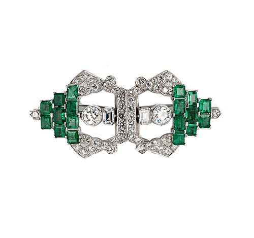 Lot 196 - An emerald and diamond double clip brooch