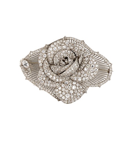 Lot 201 - An early 20th century diamond set rose brooch