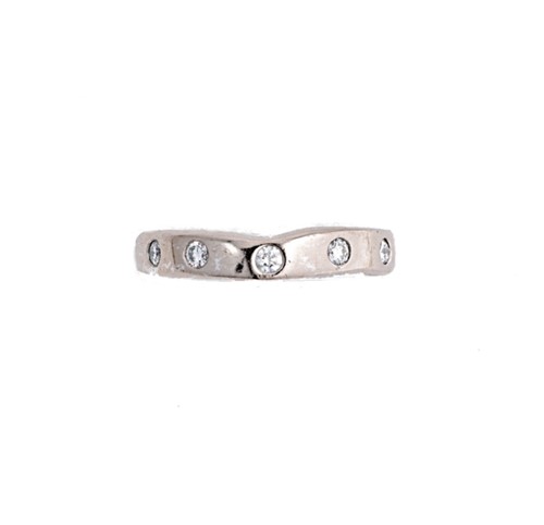 Lot 137 - An 18ct gold diamond set band