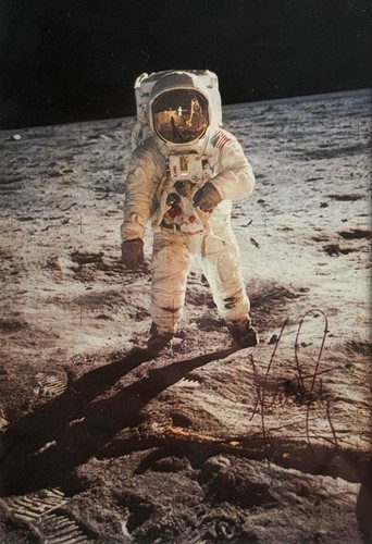 Lot 22 - Neil Armstrong