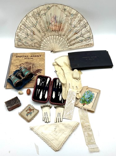 Lot 130 - Collectables to include a pair of tiny white...