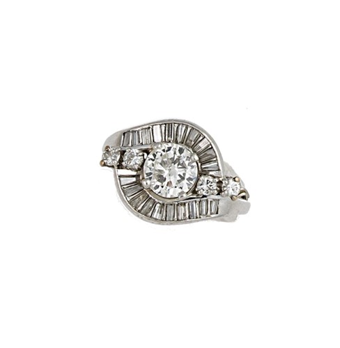 Lot 182 - A diamond set crossover style ring