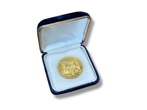 Lot 188 - Mexico - A gold 50 peso size commemorative 'Chamizal' coin