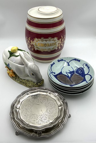 Lot 106 - A late Victorian lustre lemonade barrel, an...
