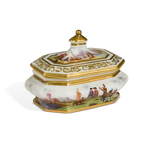 Lot 608 - A rare early Meissen octagonal sugar box and cover, circa 1725