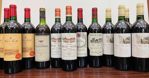 Lot 7 - Mixed Bordeaux dozen red wines.
