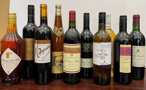 Lot 13 - Mixed drinking wines, 18 bottles