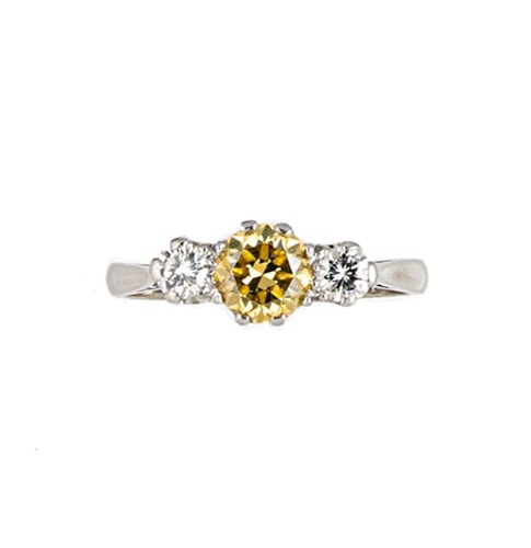 Lot 158 - A diamond three stone ring