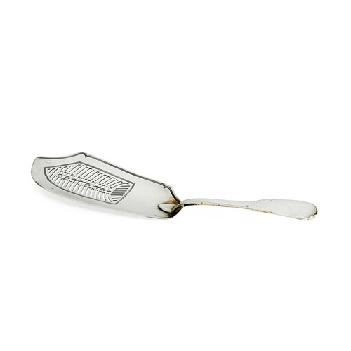 Lot 397 - A George III silver fish server