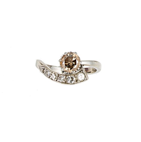 Lot 156 - A modern crossover diamond ring