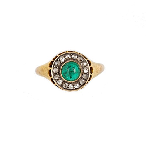 Lot 128 - An emerald and diamond target style cluster ring