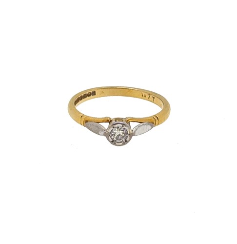 Lot 27 - A late 20th century 18ct gold diamond solitaire ring