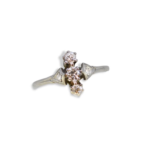 Lot 12 - An early 20th century diamond ring