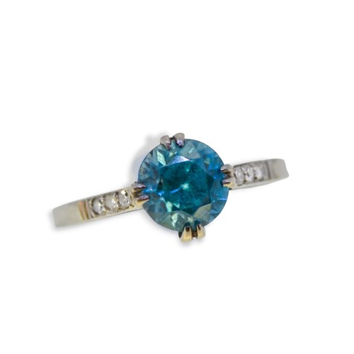 Lot 19 - A zircon and diamond ring