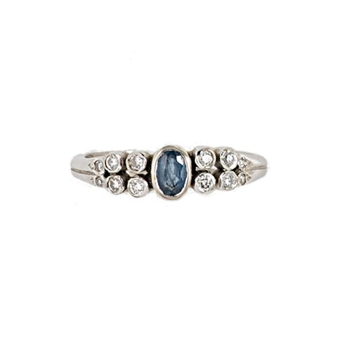 Lot 116 - An 18ct gold sapphire and diamond ring