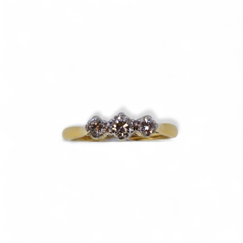 Lot 57 - Three stone diamond ring