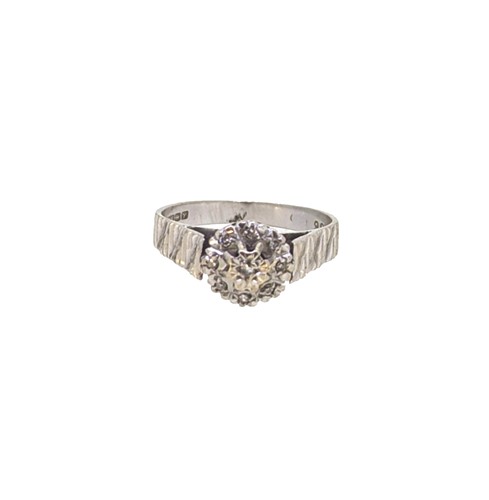 Lot 48 - A late 20th century 18ct gold diamond cluster ring