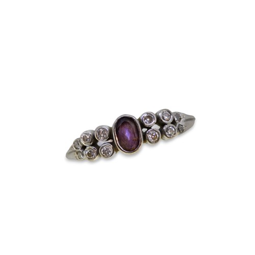 Lot 53 - An 18ct gold amethyst and diamond ring
