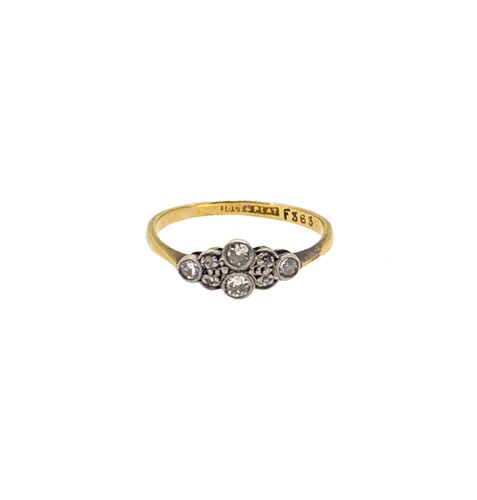Lot 41 - An early 20th century diamond set plaque ring